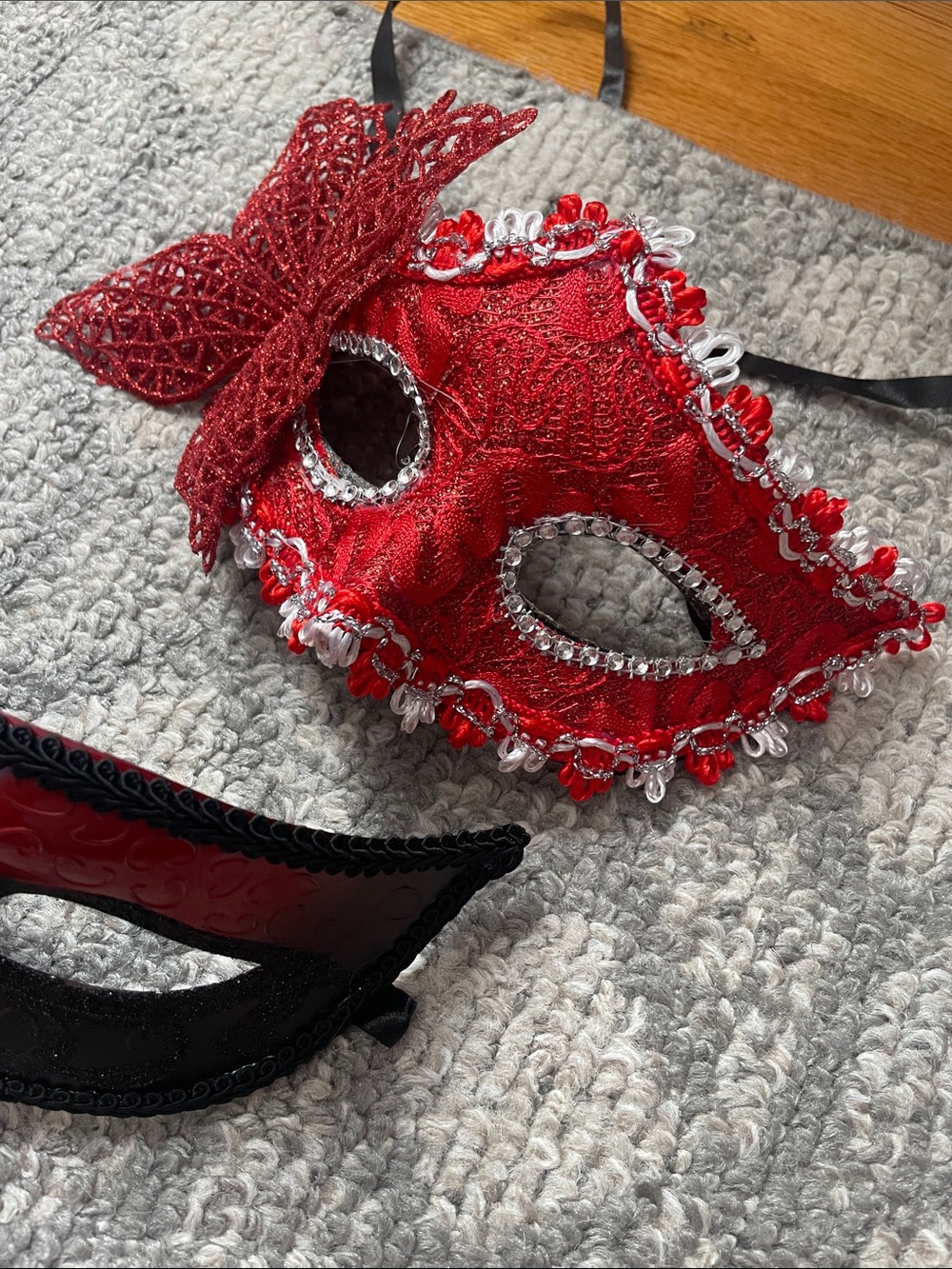 Masquerade Masks Set - Picture 4 of 10